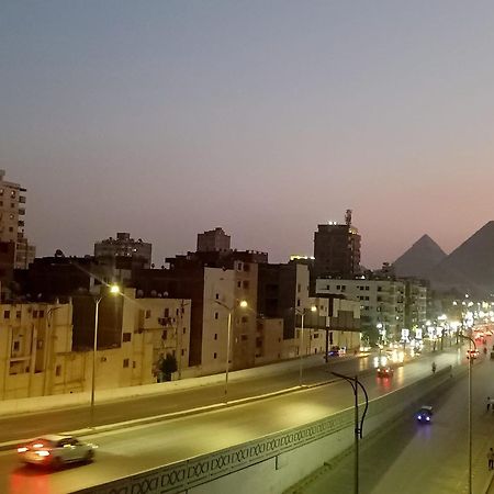 Pyramids Road Guest House Cozy Rooms And Rooftop Breakfast With The Pyramids View Nazlet el-Sisi Екстер'єр фото