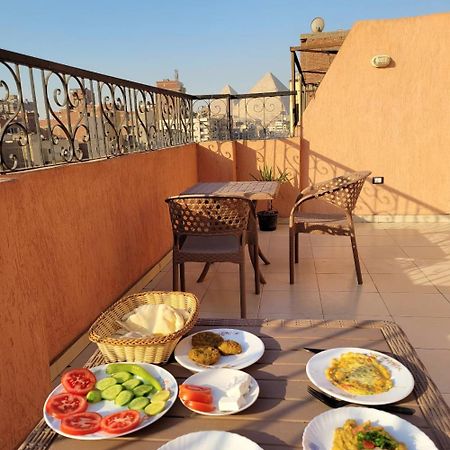 Pyramids Road Guest House Cozy Rooms And Rooftop Breakfast With The Pyramids View Nazlet el-Sisi Екстер'єр фото