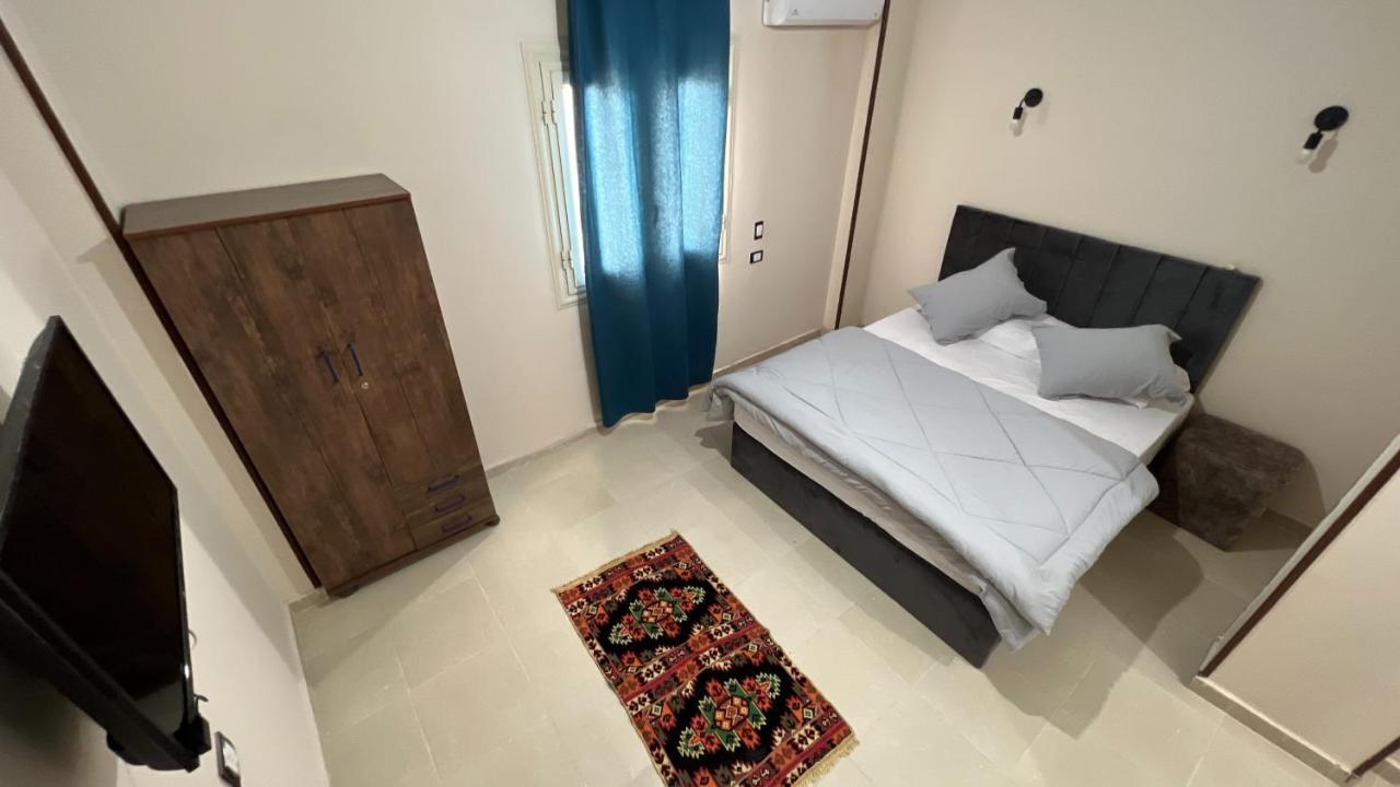 Pyramids Road Guest House Cozy Rooms And Rooftop Breakfast With The Pyramids View Nazlet el-Sisi Екстер'єр фото