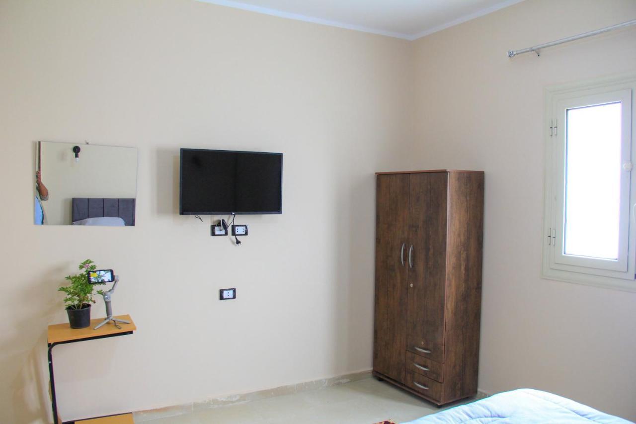 Pyramids Road Guest House Cozy Rooms And Rooftop Breakfast With The Pyramids View Nazlet el-Sisi Екстер'єр фото