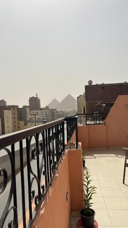 Pyramids Road Guest House Cozy Rooms And Rooftop Breakfast With The Pyramids View Nazlet el-Sisi Екстер'єр фото