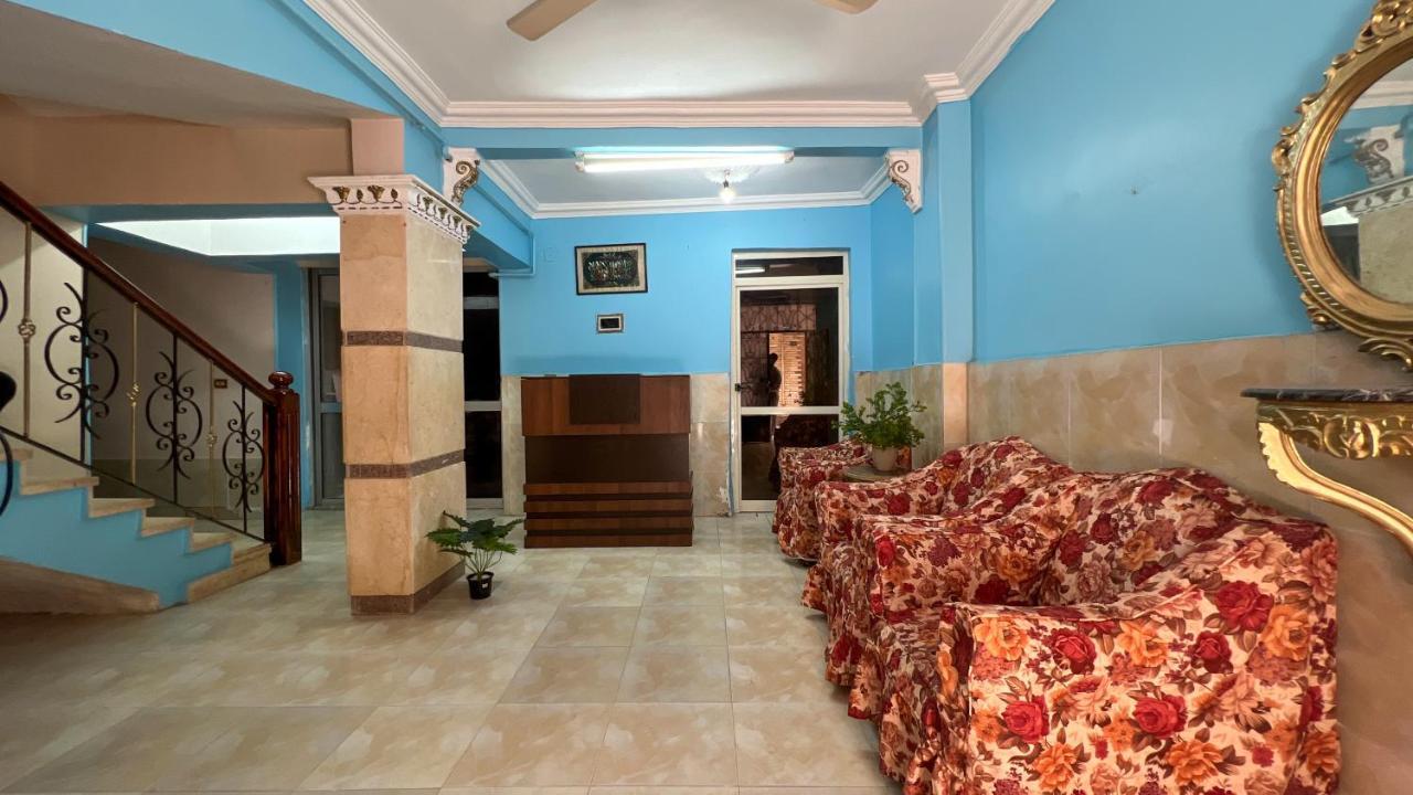 Pyramids Road Guest House Cozy Rooms And Rooftop Breakfast With The Pyramids View Nazlet el-Sisi Екстер'єр фото