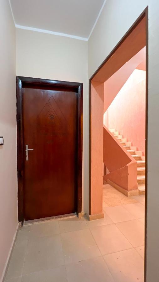 Pyramids Road Guest House Cozy Rooms And Rooftop Breakfast With The Pyramids View Nazlet el-Sisi Екстер'єр фото