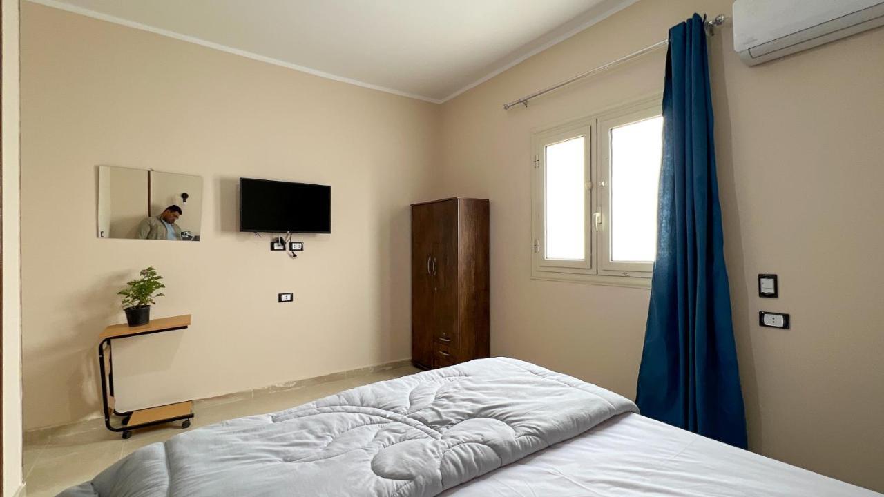 Pyramids Road Guest House Cozy Rooms And Rooftop Breakfast With The Pyramids View Nazlet el-Sisi Екстер'єр фото