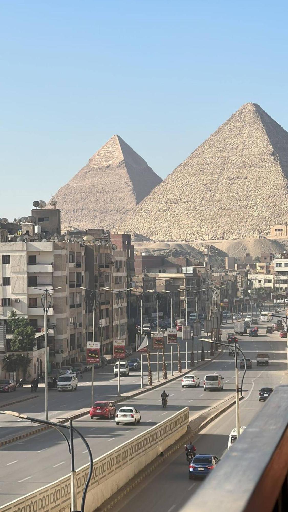 Pyramids Road Guest House Cozy Rooms And Rooftop Breakfast With The Pyramids View Nazlet el-Sisi Екстер'єр фото