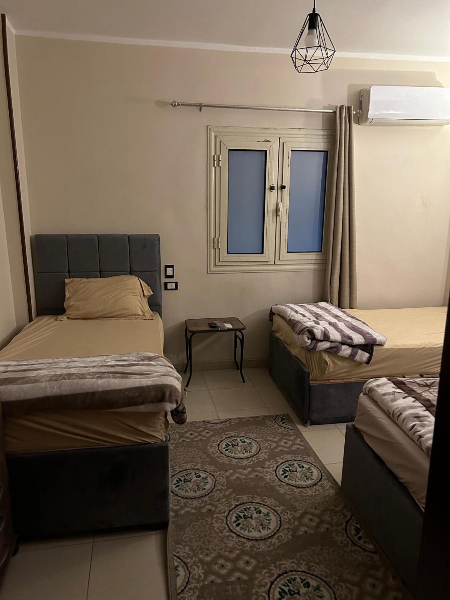 Pyramids Road Guest House Cozy Rooms And Rooftop Breakfast With The Pyramids View Nazlet el-Sisi Екстер'єр фото