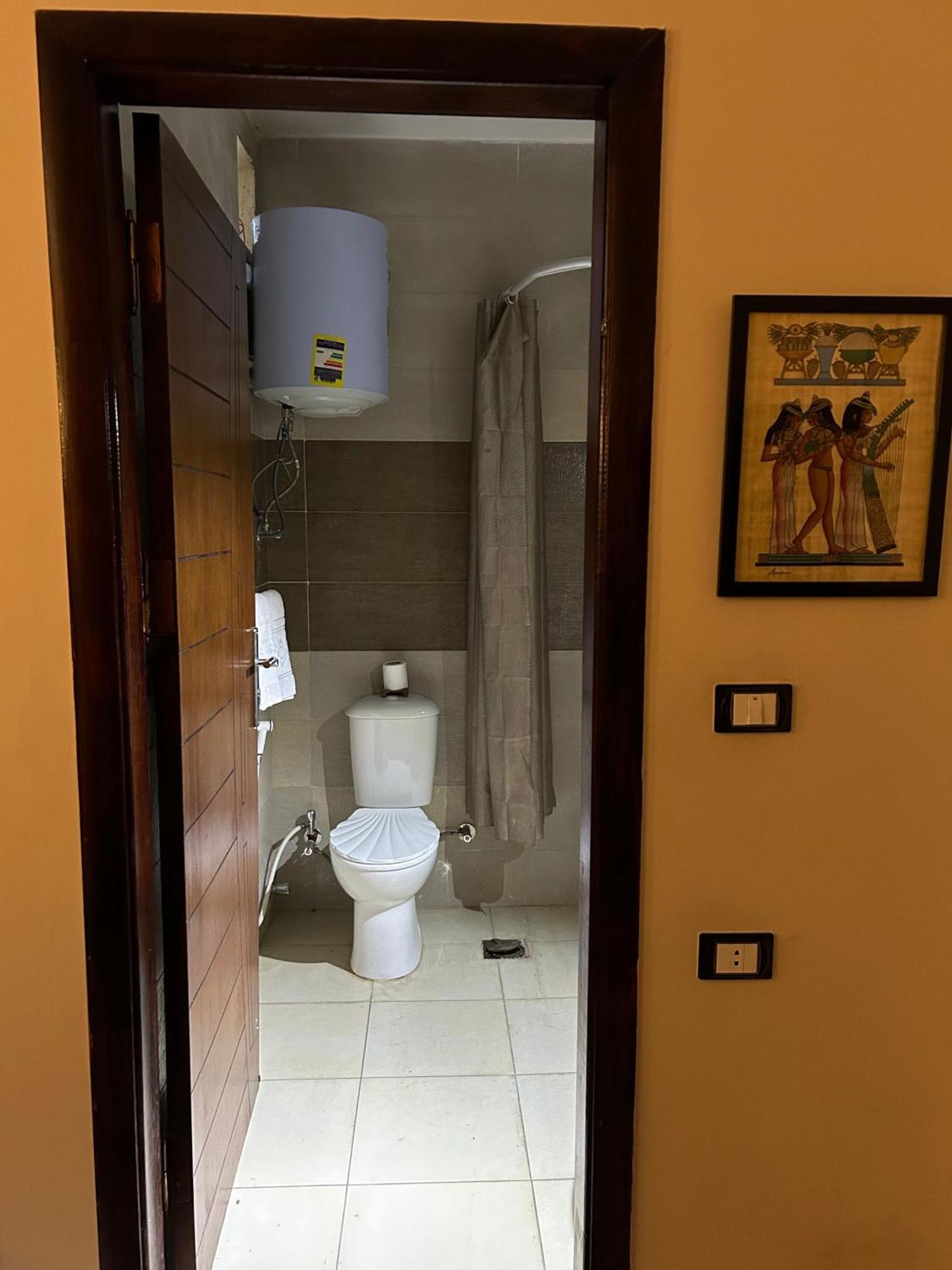 Pyramids Road Guest House Cozy Rooms And Rooftop Breakfast With The Pyramids View Nazlet el-Sisi Екстер'єр фото