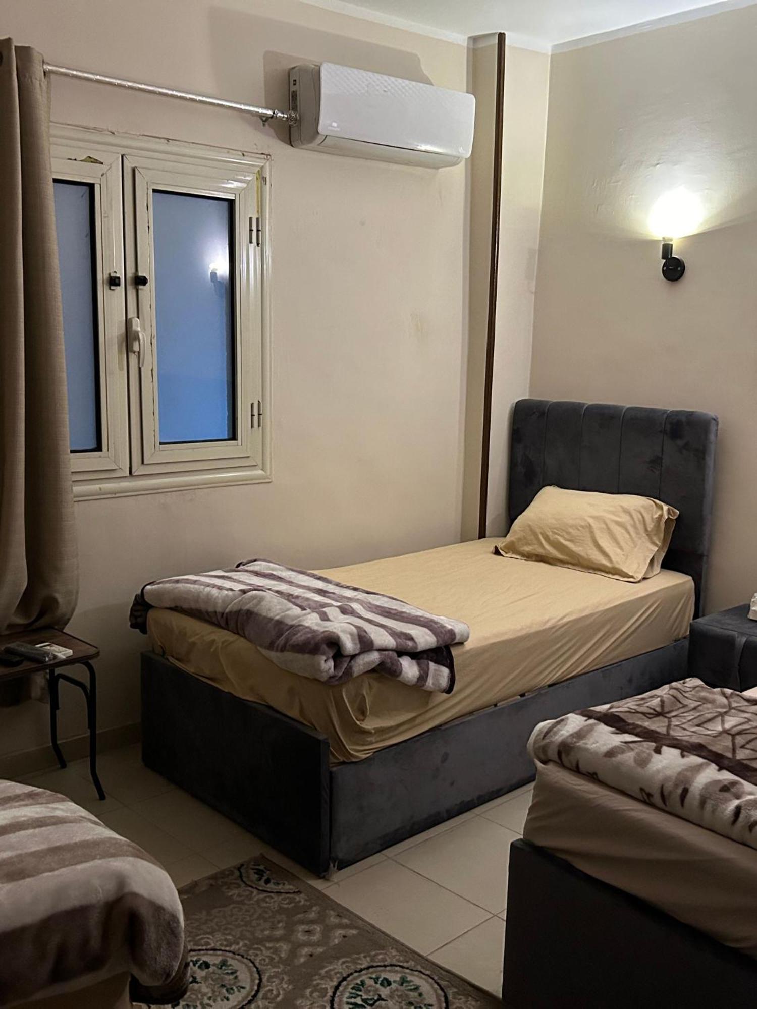 Pyramids Road Guest House Cozy Rooms And Rooftop Breakfast With The Pyramids View Nazlet el-Sisi Екстер'єр фото