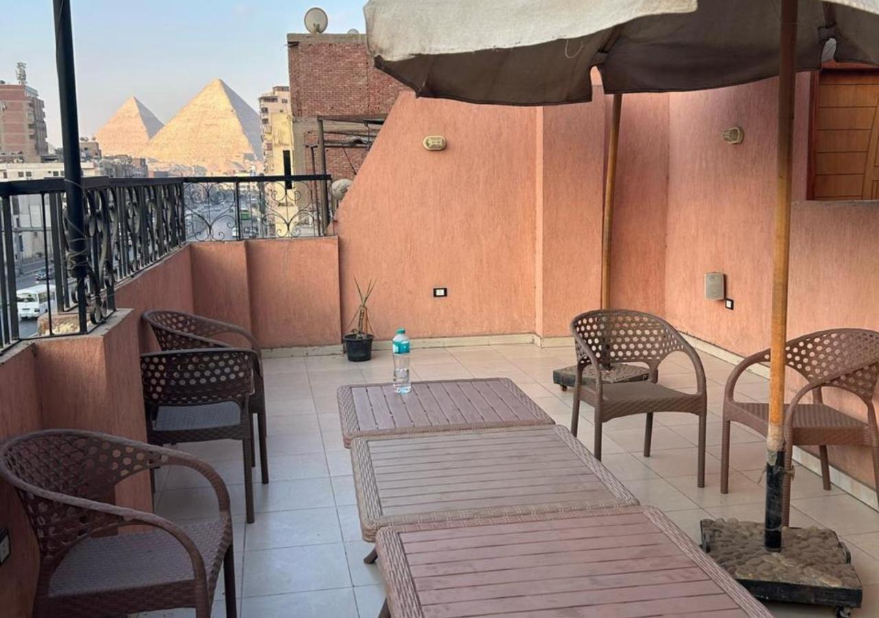 Pyramids Road Guest House Cozy Rooms And Rooftop Breakfast With The Pyramids View Nazlet el-Sisi Екстер'єр фото