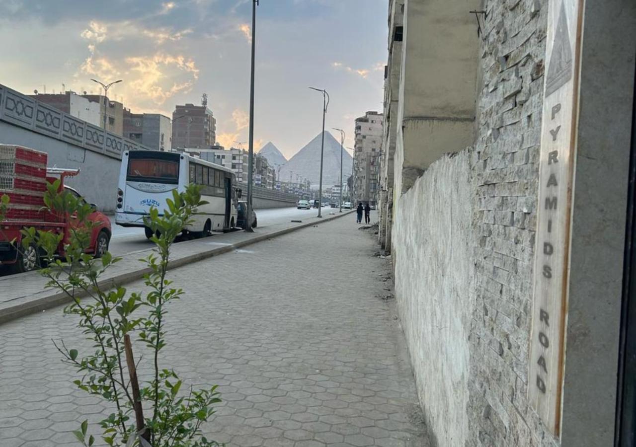Pyramids Road Guest House Cozy Rooms And Rooftop Breakfast With The Pyramids View Nazlet el-Sisi Екстер'єр фото