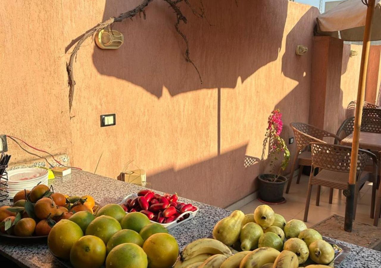 Pyramids Road Guest House Cozy Rooms And Rooftop Breakfast With The Pyramids View Nazlet el-Sisi Екстер'єр фото