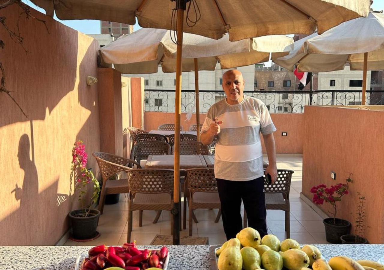 Pyramids Road Guest House Cozy Rooms And Rooftop Breakfast With The Pyramids View Nazlet el-Sisi Екстер'єр фото