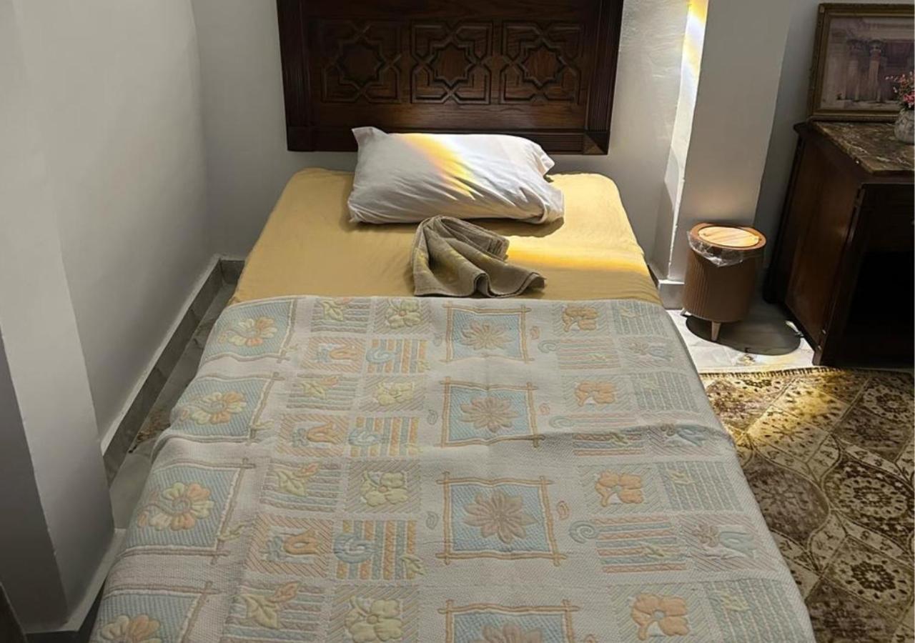 Pyramids Road Guest House Cozy Rooms And Rooftop Breakfast With The Pyramids View Nazlet el-Sisi Екстер'єр фото